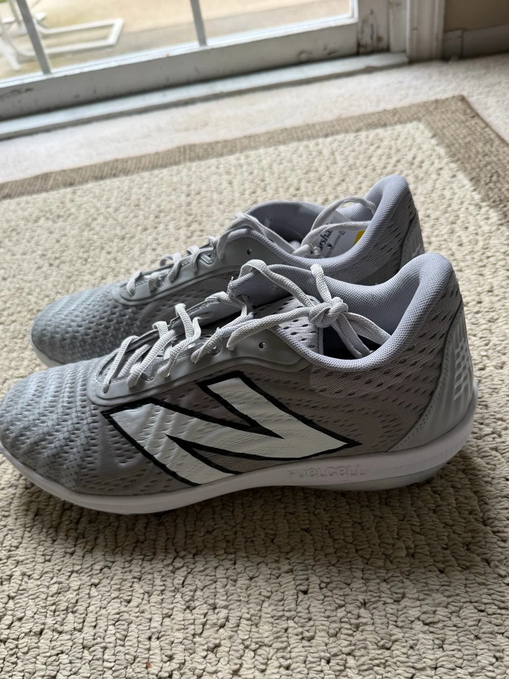 New Balance Men's fuel cell 4040 Light Gray and White molded baseball cleats
